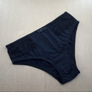 Calça Microfibra e Detalhe Renda