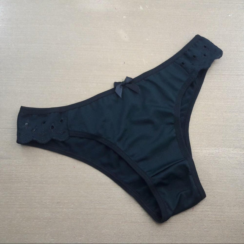 Calça Básica Lateral Bordado Inglês
