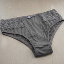 Calça Microfibra e Detalhe Renda