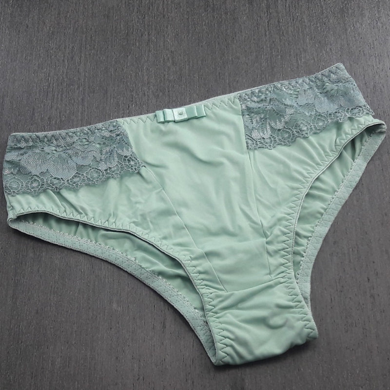 Calça Microfibra e Detalhe Renda